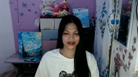 Snapshot of urpreciouspinayxxx chatting on 07.23.26 hi im kim online show from 07.23.26