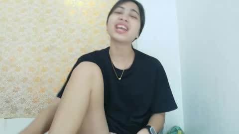 Snapshot of ursexy_pinay_skinny chatting on 10.10.25 im jenny online show from 10.10.25