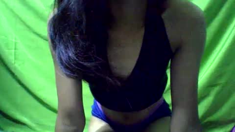 Snapshot of ursexydoll18 chatting on 01.12.25 Darlyn room online show from 01.12.25