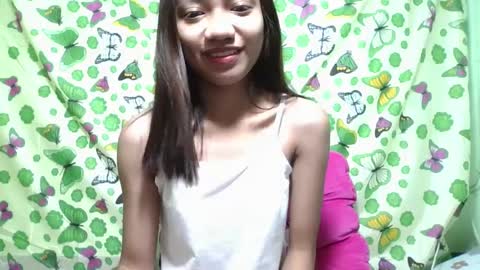 Snapshot of ursexydoll18 chatting on 02.24.25 Darlyn room online show from 02.24.25