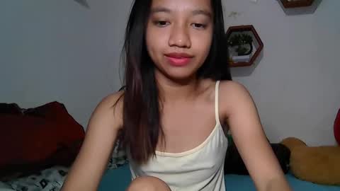 Snapshot of urshamegirl4you chatting on 05.01.26 Your LUNA online show from 05.01.26