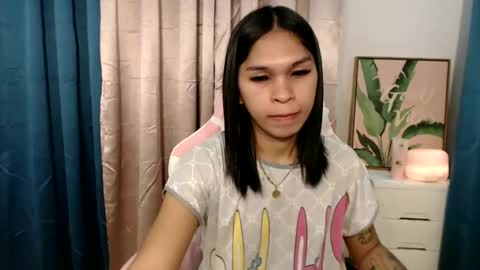 Snapshot of ursweet_zeviixx chatting on 02.23.25 ursweet_zeviixx online show from 02.23.25