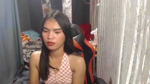 Snapshot of urtereshameow chatting on 02.18.25 urtereshameow online show from 02.18.25