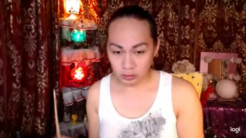 Snapshot of urtimelessbeauty chatting on 06.18.26 Merca online show from 06.18.26