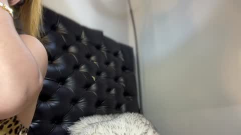 Snapshot of urtrans_princess chatting on 06.10.26 Maria Im looking for a local and socal fucking guy online show from 06.10.26