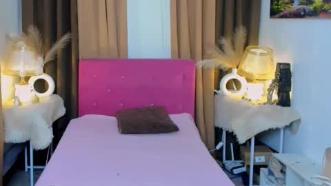 urwildest_margaret online show from 12.04.25