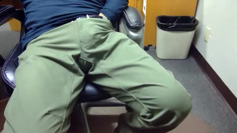 Snapshot of useemie chatting on 10.27.25 useemie online show from 10.27.25