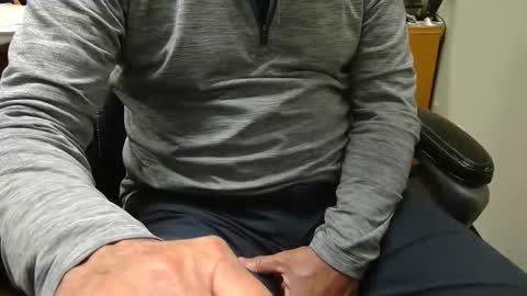 Snapshot of useemie chatting on 11.03.25 useemie online show from 11.03.25