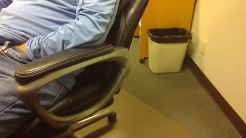 Snapshot of useemie chatting on 11.11.25 useemie online show from 11.11.25