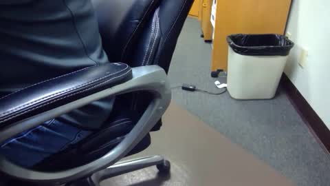 Snapshot of useemie chatting on 11.25.25 useemie online show from 11.25.25