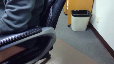 Snapshot of useemie chatting on 12.22.25 useemie online show from 12.22.25