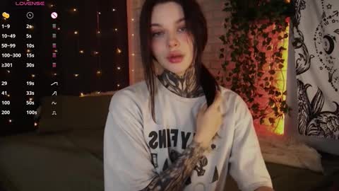 Snapshot of uwu_eva chatting on 12.13.24 Eva online show from 12.13.24