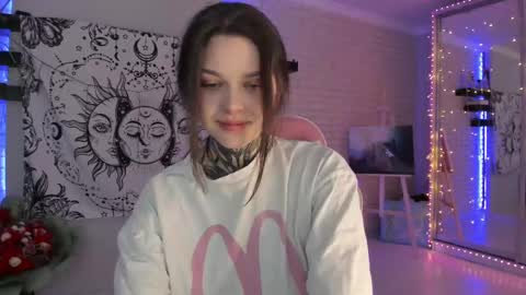 Snapshot of uwu_eva chatting on 02.26.25 Eva online show from 02.26.25