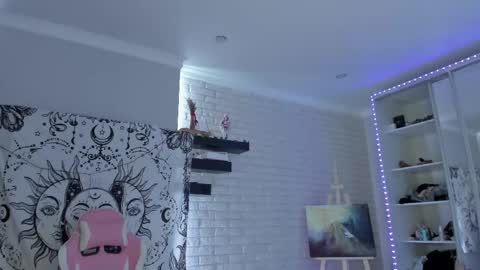 Snapshot of uwu_eva chatting on 03.04.25 Eva online show from 03.04.25