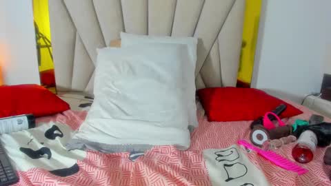 Snapshot of vahiolet_fuentes chatting on 12.29.24 vahioleth online show from 12.29.24