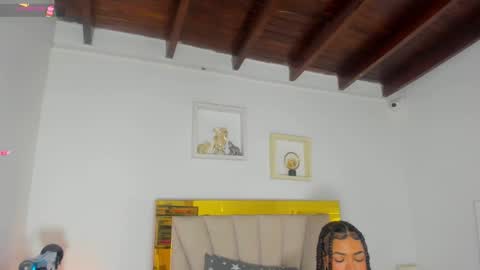 Snapshot of vahiolet_fuentes chatting on 01.04.25 vahioleth online show from 01.04.25