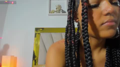 Snapshot of vahiolet_fuentes chatting on 01.05.25 vahioleth online show from 01.05.25