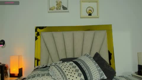 Snapshot of vahiolet_fuentes chatting on 01.15.25 vahioleth online show from 01.15.25