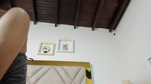 Snapshot of vahiolet_fuentes chatting on 02.11.25 vahioleth online show from 02.11.25