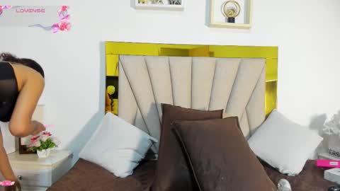 Snapshot of vahiolet_fuentes chatting on 10.18.25 vahioleth online show from 10.18.25