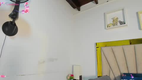 Snapshot of vahiolet_fuentes chatting on 10.23.25 vahioleth online show from 10.23.25