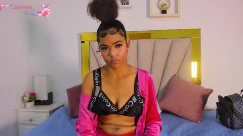 Snapshot of vahiolet_fuentes chatting on 10.25.25 vahioleth online show from 10.25.25