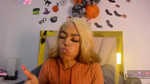 Snapshot of vahiolet_fuentes chatting on 11.01.25 vahioleth online show from 11.01.25