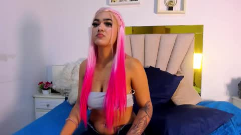 Snapshot of vahiolet_fuentes chatting on 11.22.25 vahioleth online show from 11.22.25