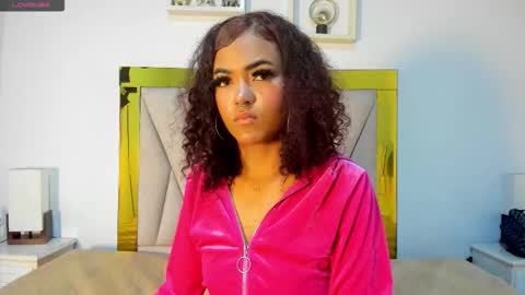 Snapshot of vahiolet_fuentes chatting on 12.18.25 vahioleth online show from 12.18.25