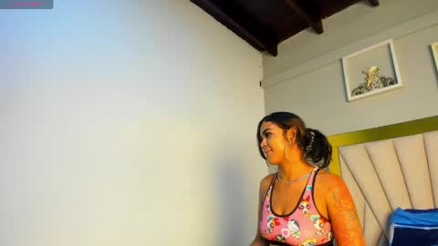 Snapshot of vahiolet_fuentes chatting on 04.25.26 vahioleth online show from 04.25.26