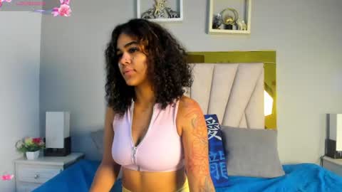 Snapshot of vahiolet_fuentes chatting on 06.25.26 vahioleth online show from 06.25.26