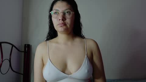 Snapshot of vainilla_cam chatting on 05.24.26 Vainilla online show from 05.24.26
