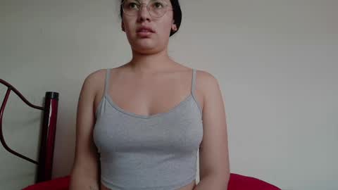Snapshot of vainilla_cam chatting on 05.27.26 Vainilla online show from 05.27.26