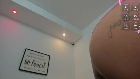 Snapshot of vainilla_heart chatting on 10.21.25 vainilla_heart online show from 10.21.25