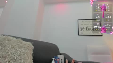 Snapshot of vainilla_heart chatting on 10.22.25 vainilla_heart online show from 10.22.25