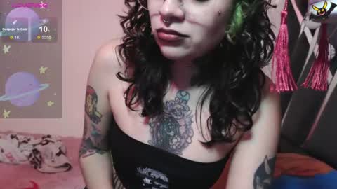 Snapshot of vainilla_l chatting on 06.25.26 Vainilla Independent model online show from 06.25.26