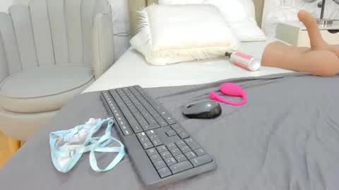 Snapshot of vaiolet__ chatting on 12.02.24 Vaiolet online show from 12.02.24