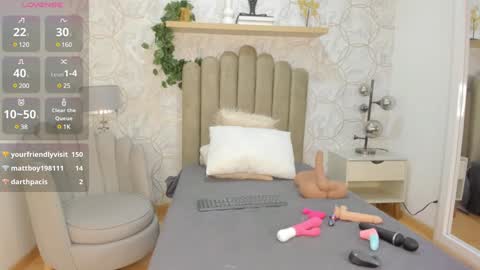 Snapshot of vaiolet__ chatting on 12.12.24 Vaiolet online show from 12.12.24