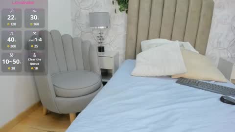 Snapshot of vaiolet__ chatting on 12.20.24 Vaiolet online show from 12.20.24