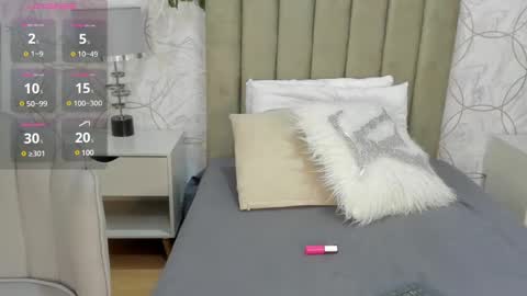 Snapshot of vaiolet__ chatting on 12.21.24 Vaiolet online show from 12.21.24