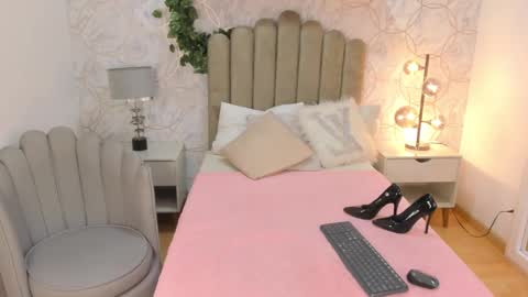 Snapshot of vaiolet__ chatting on 01.11.25 Vaiolet online show from 01.11.25