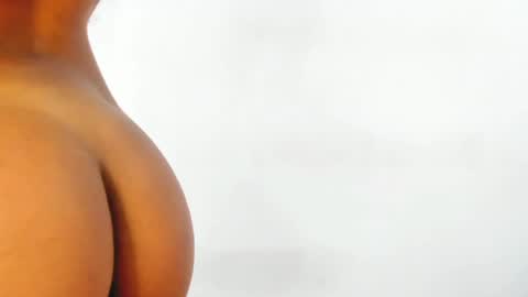 Snapshot of vaiolet__ chatting on 02.14.25 Vaiolet online show from 02.14.25