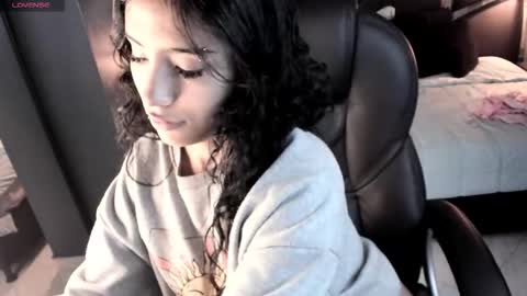 Vaioleth online show from 02.11.26