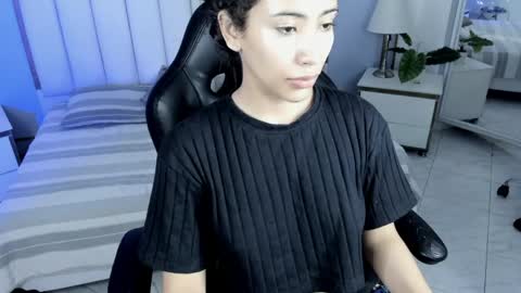 Snapshot of vaiolethsan chatting on 05.12.26 Vaioleth online show from 05.12.26