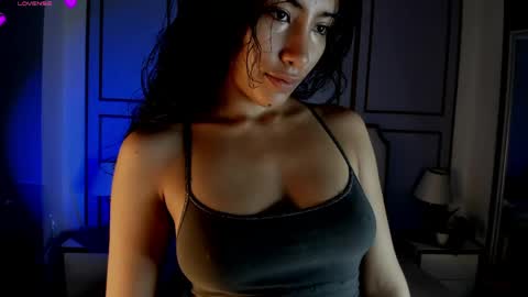 Snapshot of vaiolethsan chatting on 05.25.26 Vaioleth online show from 05.25.26