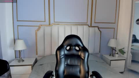 Snapshot of vaiolethsan chatting on 05.27.26 Vaioleth online show from 05.27.26