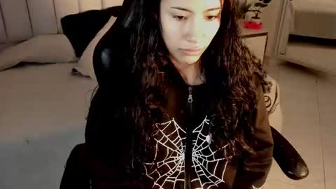 Snapshot of vaiolethsan chatting on 06.15.26 Vaioleth online show from 06.15.26