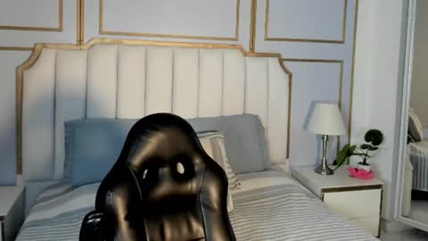 Snapshot of vaiolethsan chatting on 06.16.26 Vaioleth online show from 06.16.26