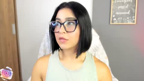 Snapshot of val_varago chatting on 06.19.26 val_varago online show from 06.19.26