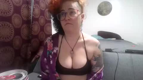 valarieak online show from 11.05.25